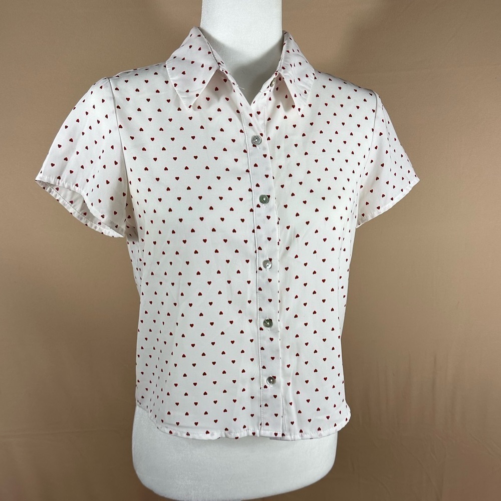 𝅺H&M Valentine’s Day Heart Print White and Red Button Down Shirt Size Small